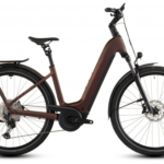 CUBE Kathmandu Hybrid Pro 800 2026 – Bosch Performance CX 100 Nm – Batterie 800 Wh – VTC Électrique 200 km – Freins Shimano – Porte-bagages ACID